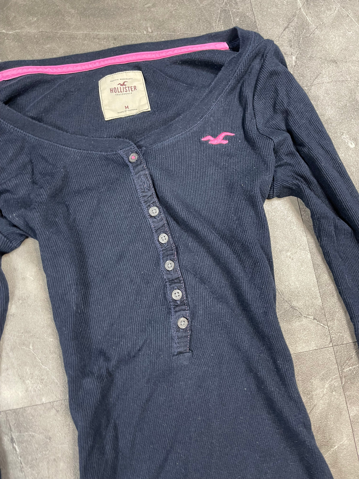 Hollower Henley Top Size M